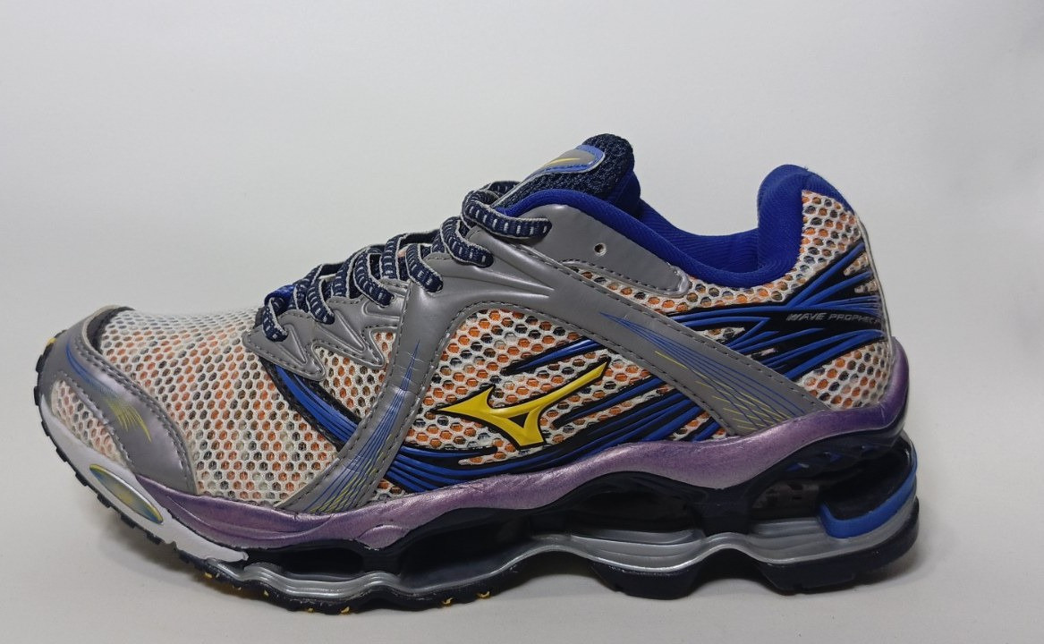 Mizuno Wave Prophecy 1 "Artisan's Gold / Zinnia"